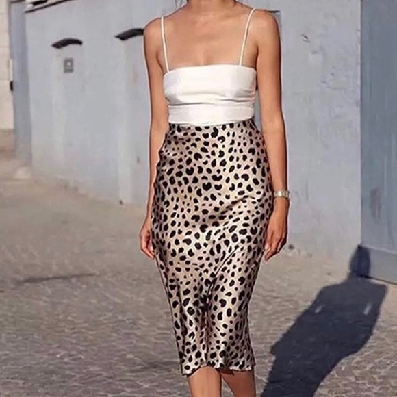 Dresses & Skirts - Leopard Print Midi Skirt